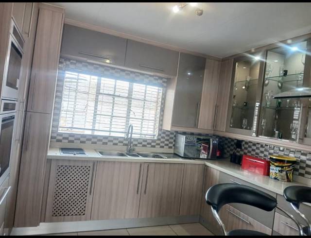 3 BEDROOM HOUSE FOR SALE IN EIKE PARK